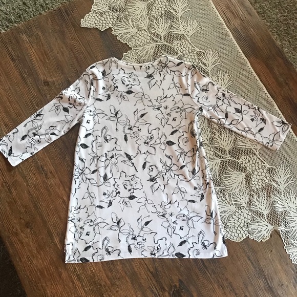 Westbound Petites V-Neck Shirt - Picture 4 of 5